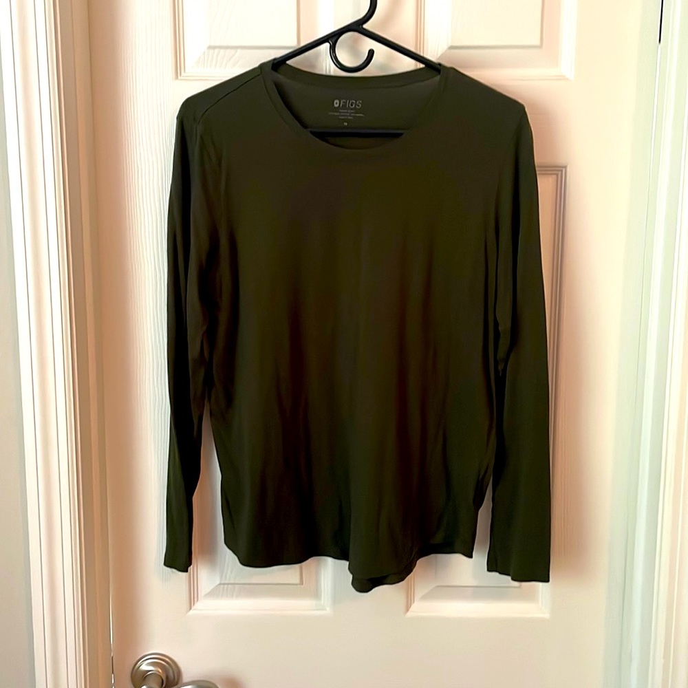 Forest green long sleeve Figs underscrub, size medium
